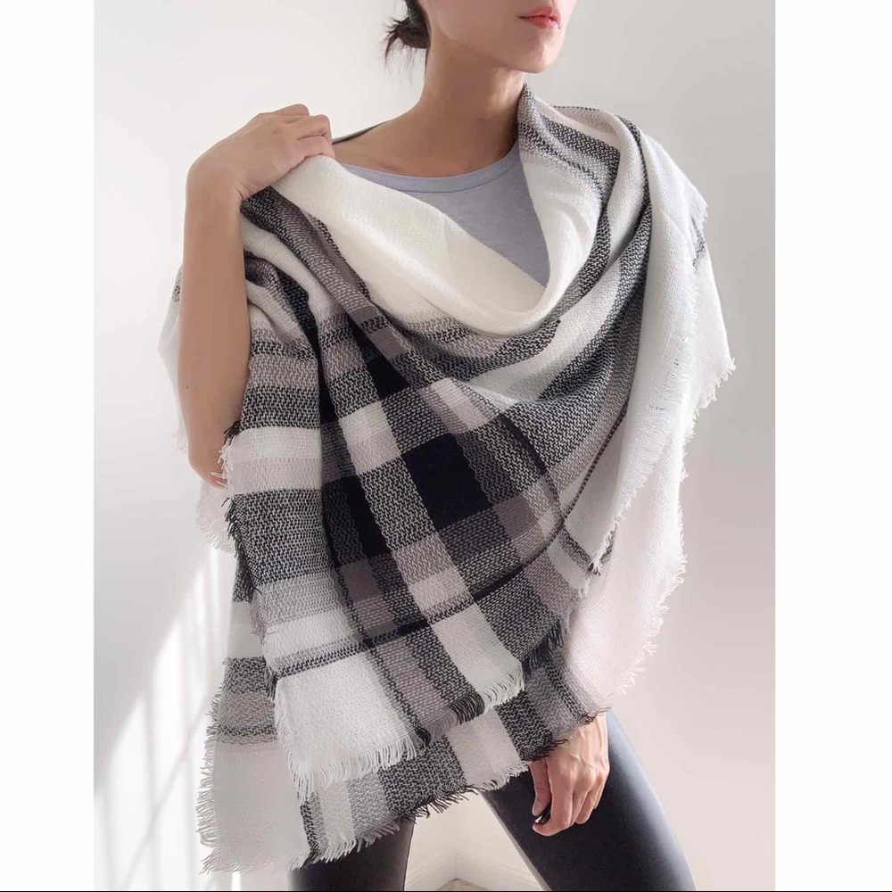 JET SET Oversized Plaid Blanket Scarf - Picture 5 of 8